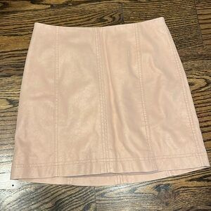 FREE PEOPLE SIZE 2 NEVER WORN / Pale pink mini